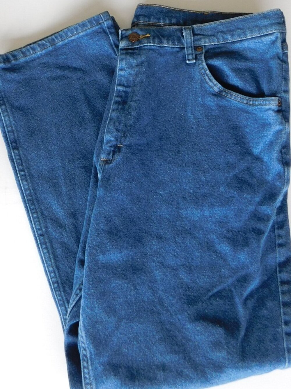 Wrangler Jeans Men's 38X32 Blue Premium Denim Med Wash Relaxed Straight Leg Fit